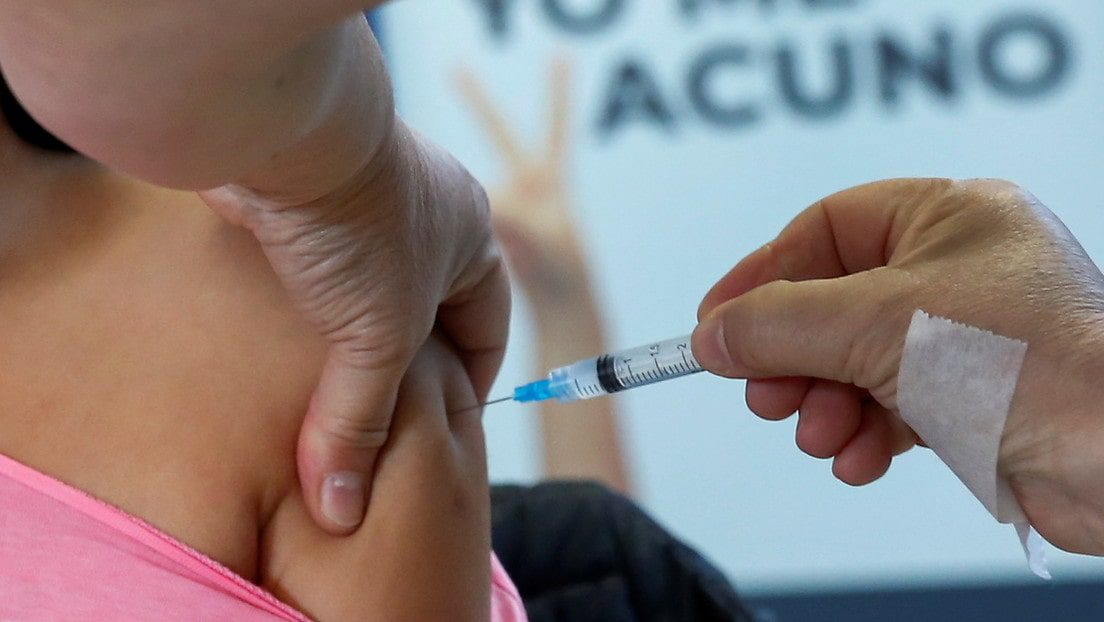 Dos menores recibieron por error la vacuna antiCOVID en lugar de vacunas contra la gripe