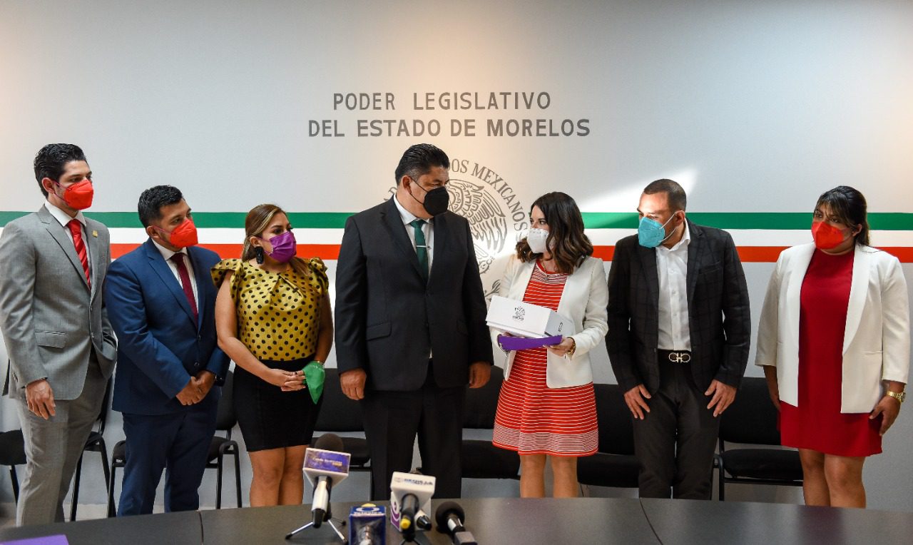 Entregan Paquete Económico 2022 en Congreso de Morelos