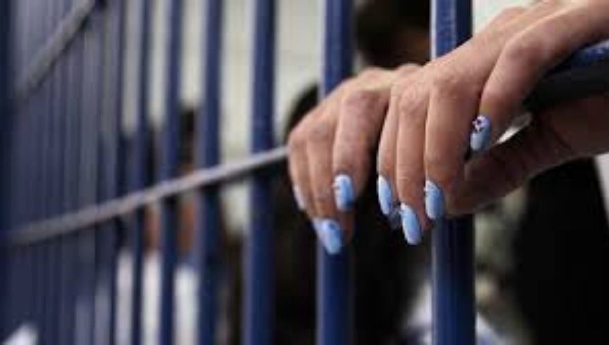 Condenan a 9 años de cárcel a mujer trans por besar a niño a la fuerza