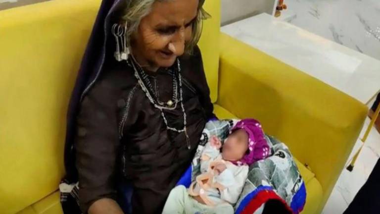 Mujer tuvo su primer hijo a los 70 años de edad