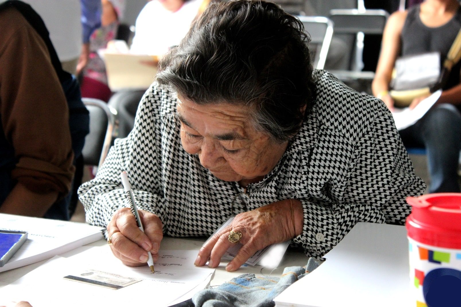 ¡Atención! Adultos mayores: Consulta cuándo y en dónde recoger tu tarjeta del Bienestar