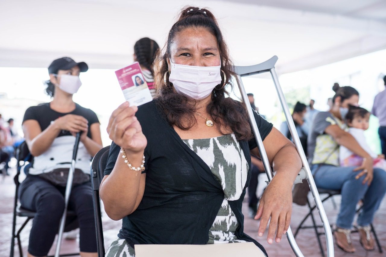Entregan más de mil 500 tarjetas de descuentos a personas con dicapacidad en Morelos