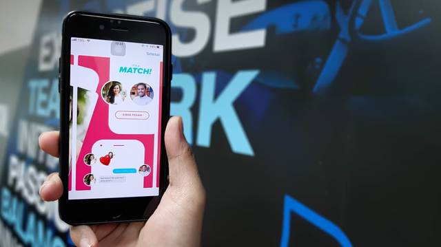 Mujer extorsionaba a hombres que conocía por “Tinder” en Nuevo León