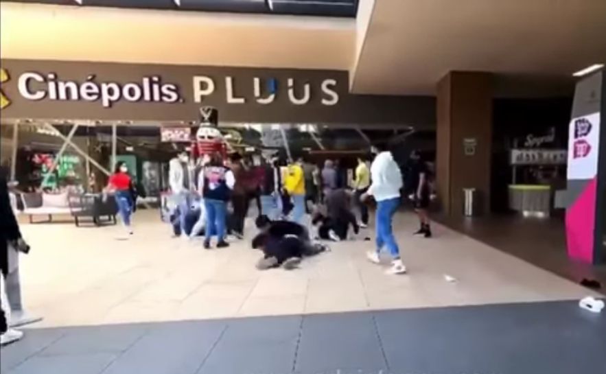 ¡Se fueron detenidos! jóvenes que pelearon por boletos de Spiderman en Cuernavaca