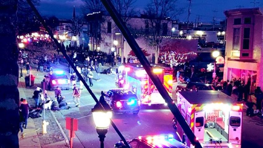 [VIDEO] Tragedia en desfile navideño de EE.UU