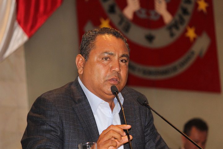 Diputado electo de Oaxaca balaceó oficinas de policía para ‘rescatar’ a su hijo detenido