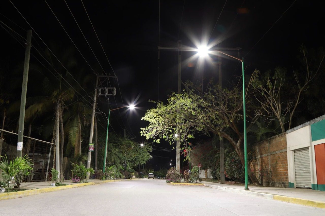 Administración de Isaac Pimentel continúa iluminando a Ayala con más alumbrado público