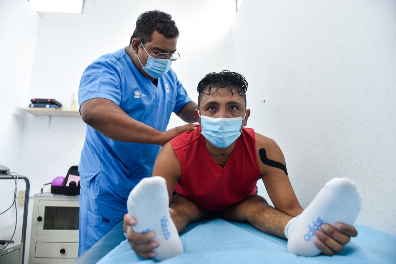 Reciben deportistas morelenses atención médica especializada y gratuita