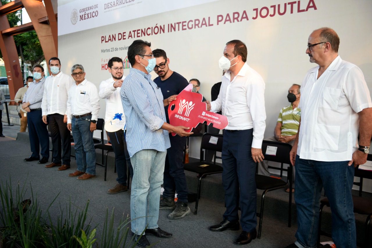 Entregan viviendas reconstruidas en Jojutla