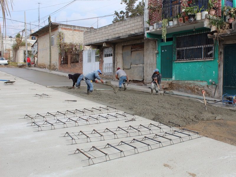 Avanzan trabajos de pavimentación en colonias de Cuernavaca