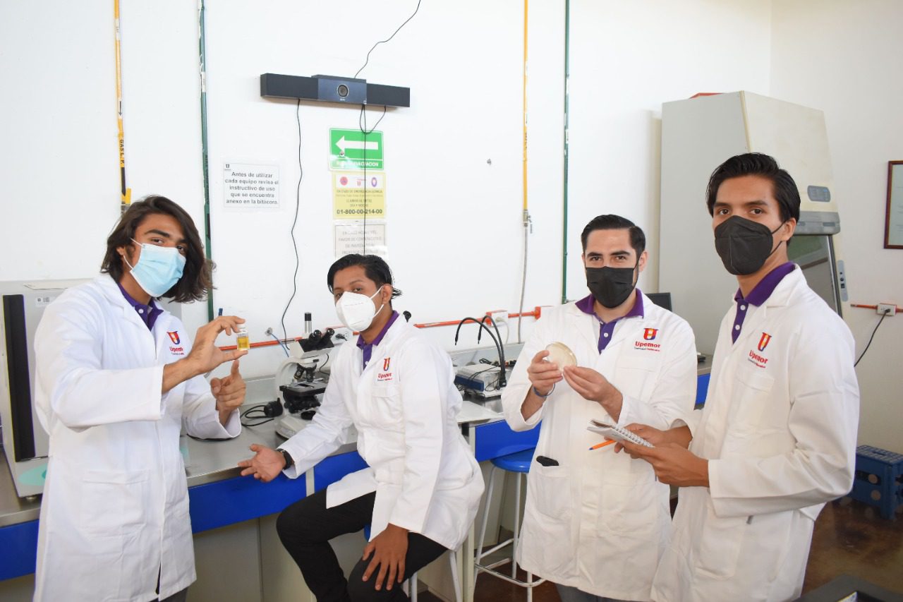 Crean estudiantes de la UPEMOR helado simbiótico vegano