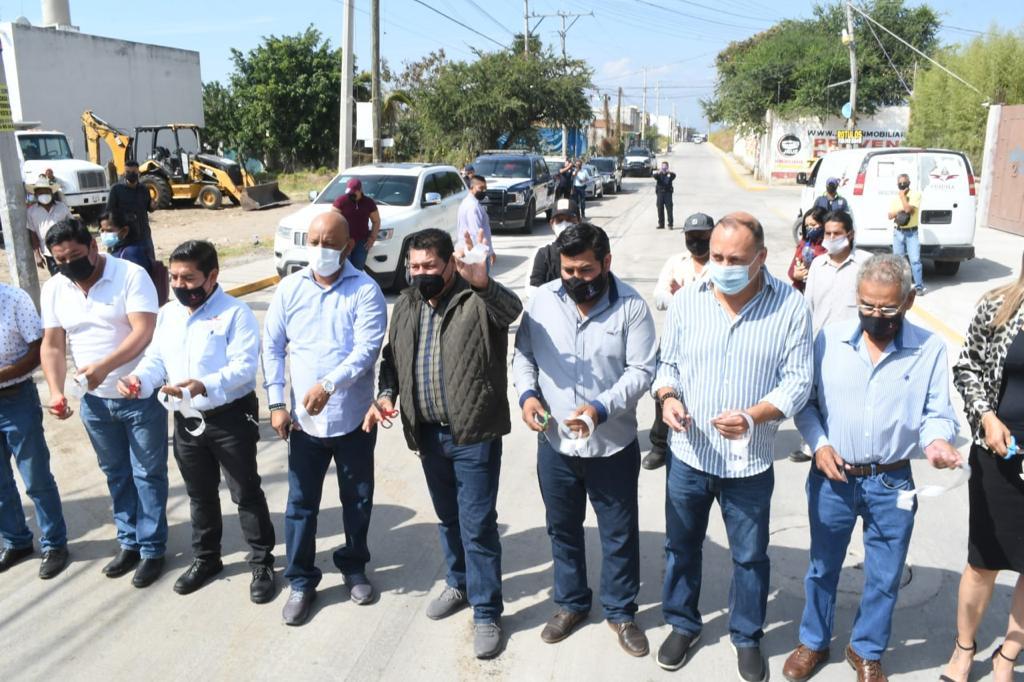 Entrega Jesús Corona obras de drenaje y pavimentación en la colonia Lázaro Cárdenas