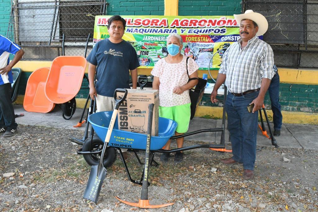 Reciben ejidatarios de Tetelcingo y Gabriel Tepepa paquetes tecnológicos