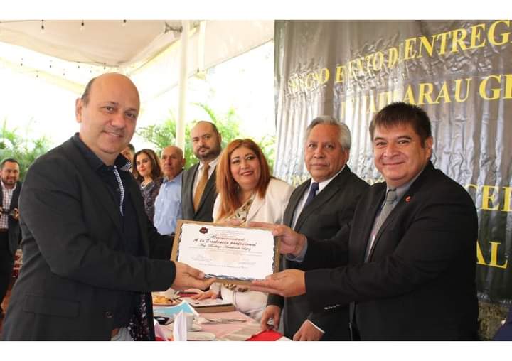 Recibe Rodrigo Arredondo reconocimiento a la “Excelencia Profesional 2021”