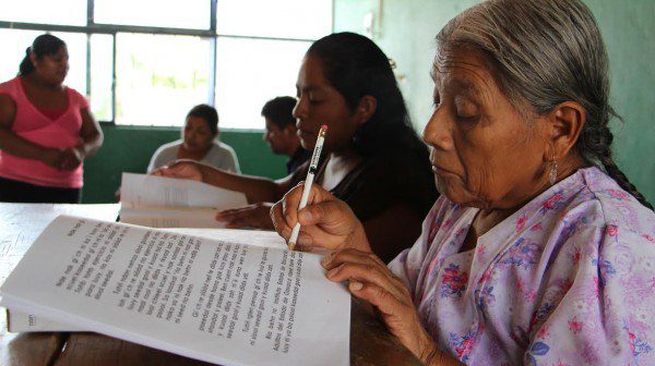 Termina de estudiar la secundaria a los 88 años