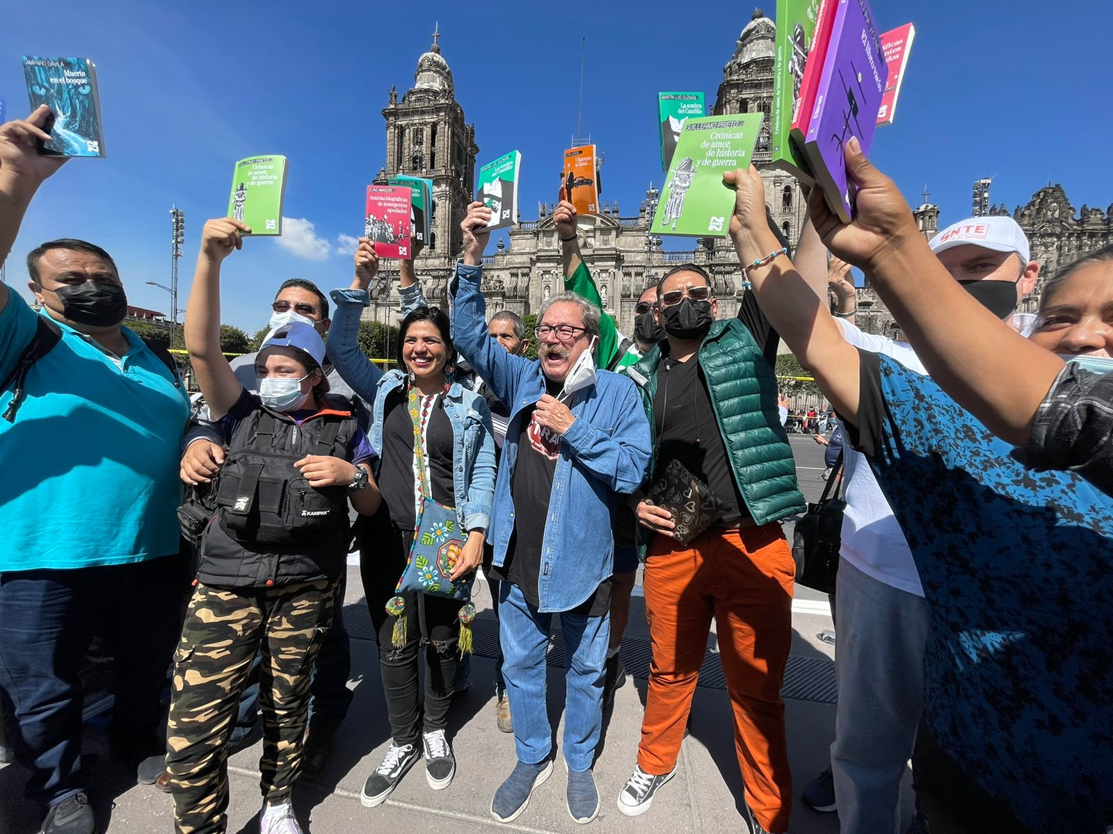 AMLO regaló hasta dos libros por persona durante el AMLOfest
