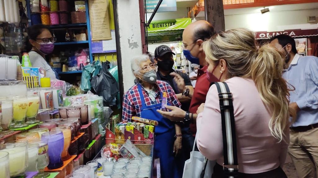 Acuerdan Rodrigo Arredondo y comerciantes instalación ordenada en zócalo de la ciudad