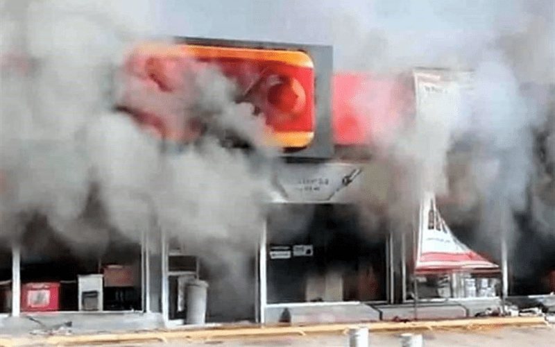 Sicarios queman vehículos y comercios en Ciudad Juárez
