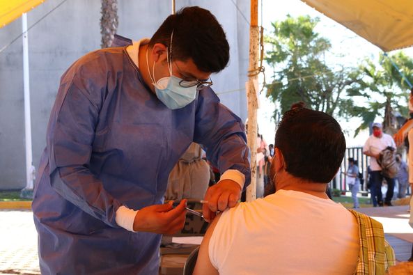 Apoya jornada de vacunación en Emiliano Zapata