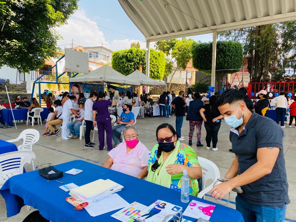 Llevan Servicios de Salud a habitantes de Ahuatepec, Cuernavaca