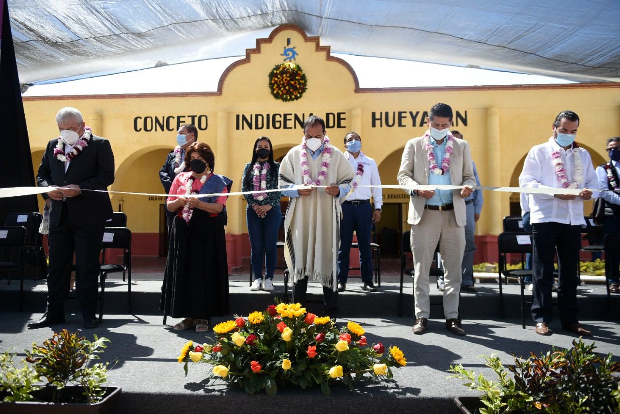 Entregan reconstruidas viviendas y el palacio municipal de Hueyapan