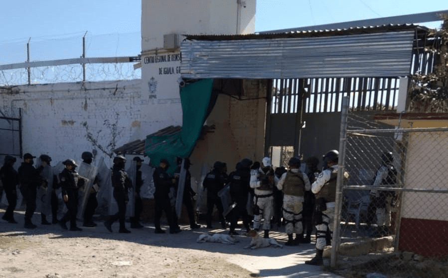 Riña entre reos por control de penal, deja 7 heridos en Iguala