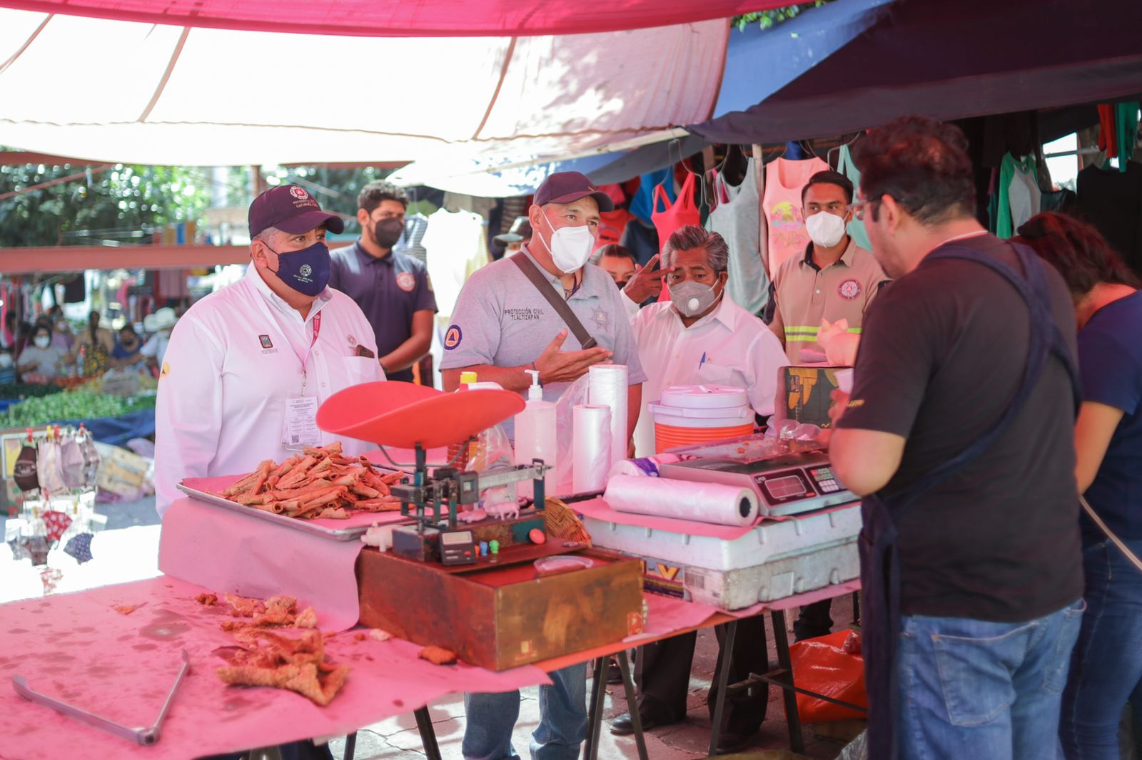 Supervisan que comerciantes de Tlaltizapán cumplan con medidas contra COVID-19