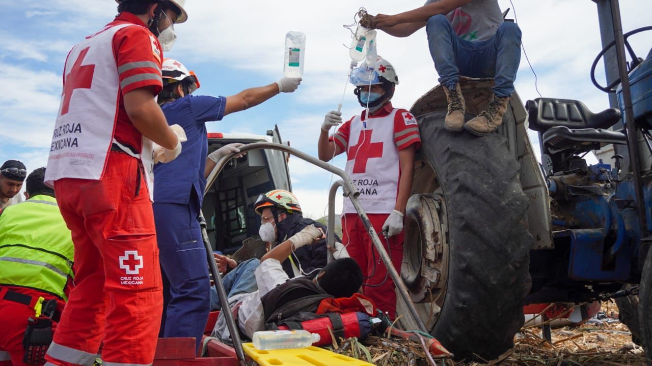 Hombre queda atrapado en maquina picadora de caña en Jojutla