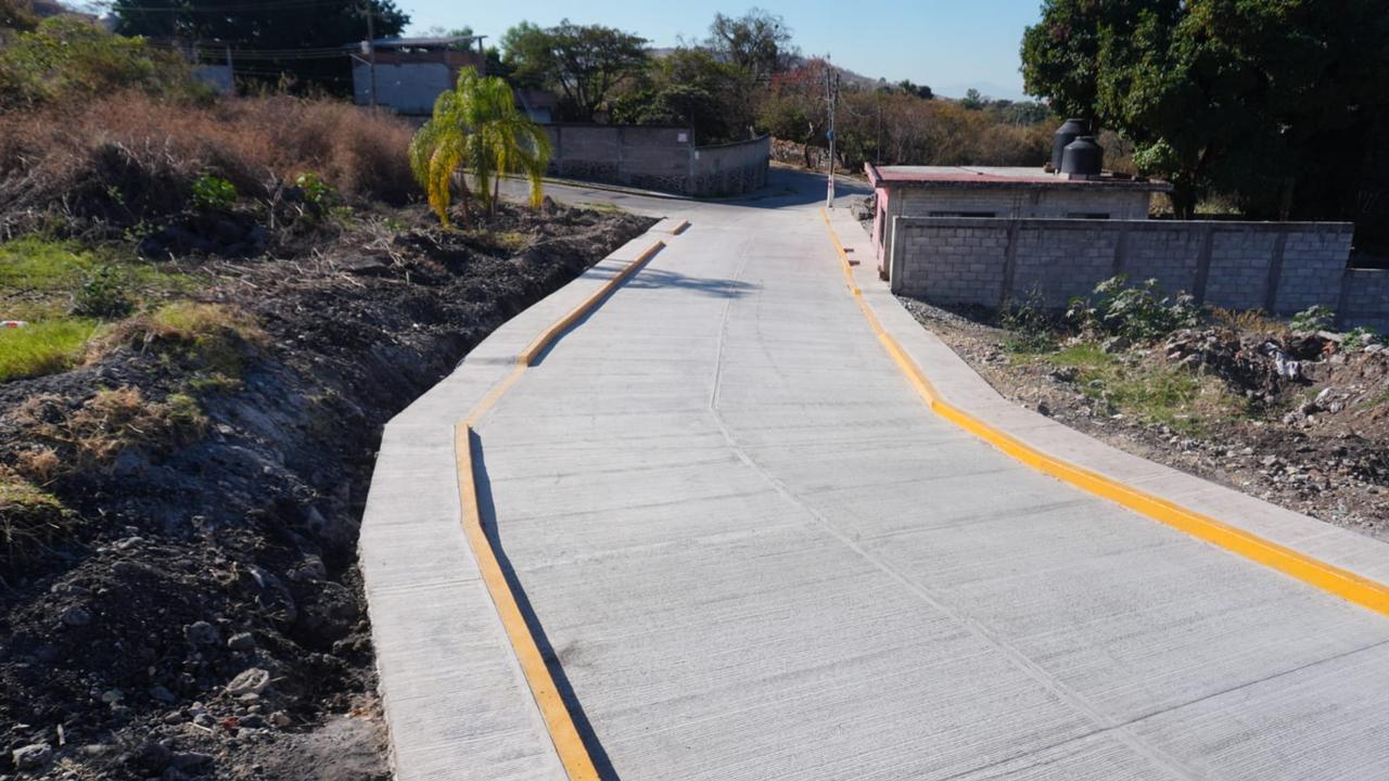 Entregan pavimientación en la colonia La Laja en Jiutepec