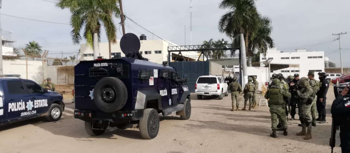 Reos organizan peleas de gallos en penal de Aguaruto en Culiacán