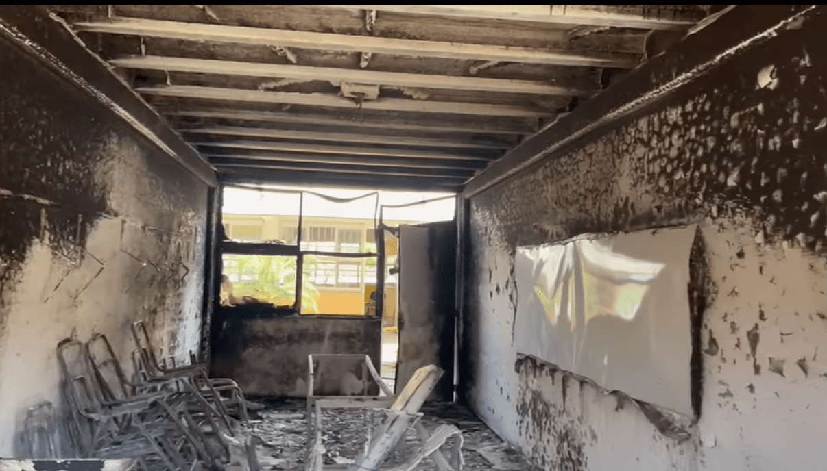 Sujetos incendian secundaria en Morelos, presentan denuncia contra responsable
