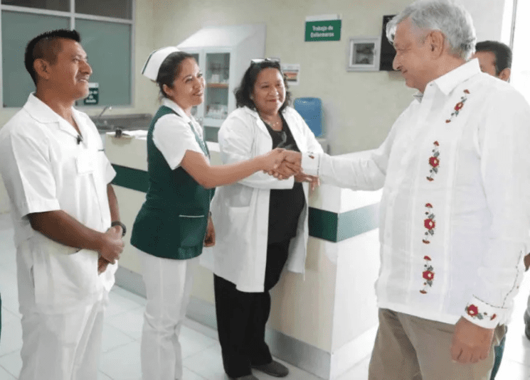 Beneficios de federalizar el sistema de salud de acuerdo a AMLO