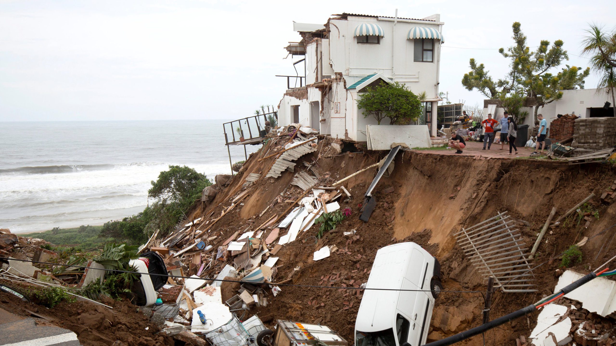 [VIDEO] Inundaciones en Sudáfrica cobran la vida de mas de 300 personas