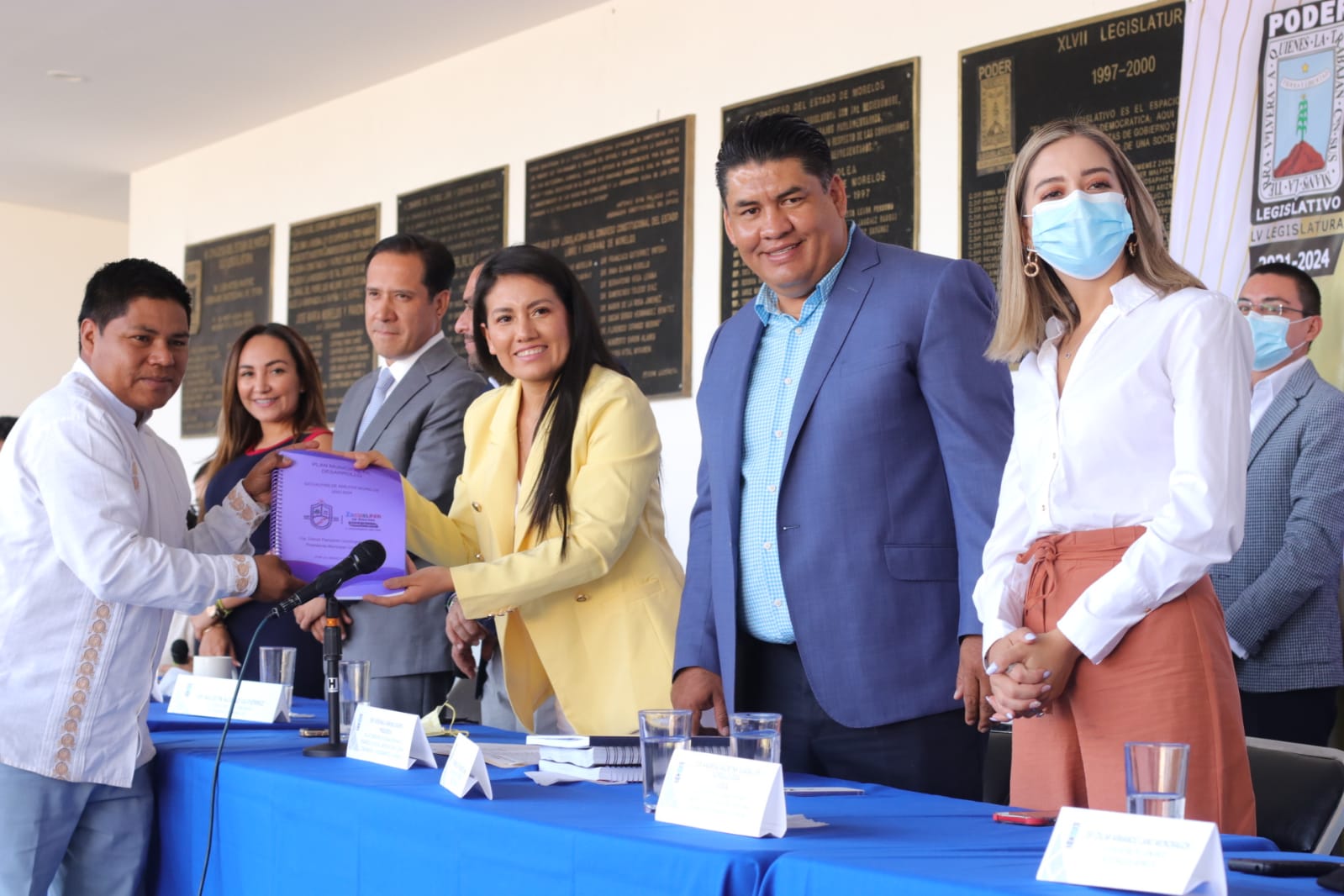 Entregan 24 municipios planes de desarrolllo 2022-2024 al Congreso