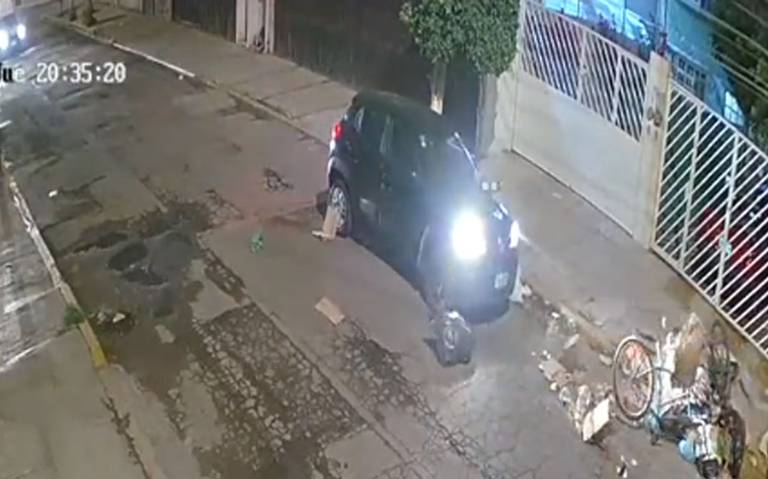 [VIDEO] Automovilista embiste a una mujer en Puebla