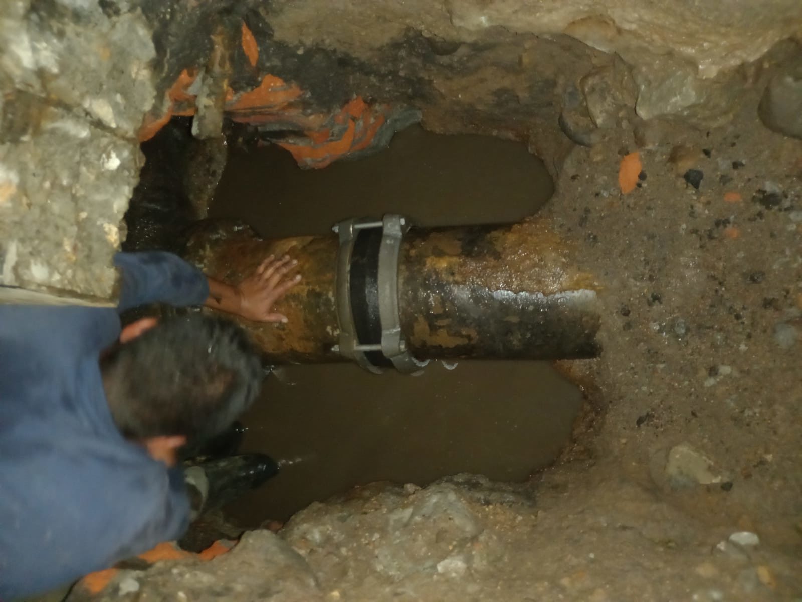 Reparan taponamientos registrados en el Centro de Cuernavaca