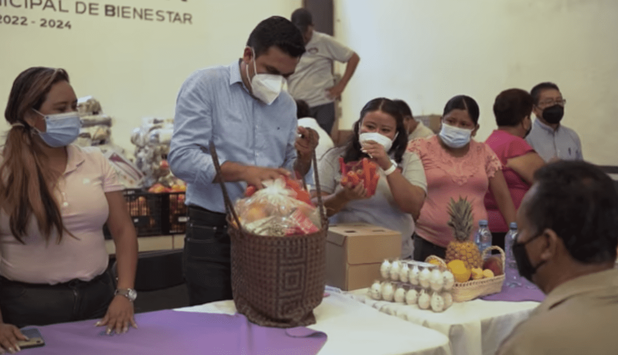Entregan dotaciones alimentarias a familias de Tlaltizapán
