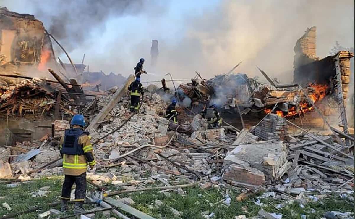 Bombardeo ruso en escuela de Ucrania, deja 60 civiles sin vida