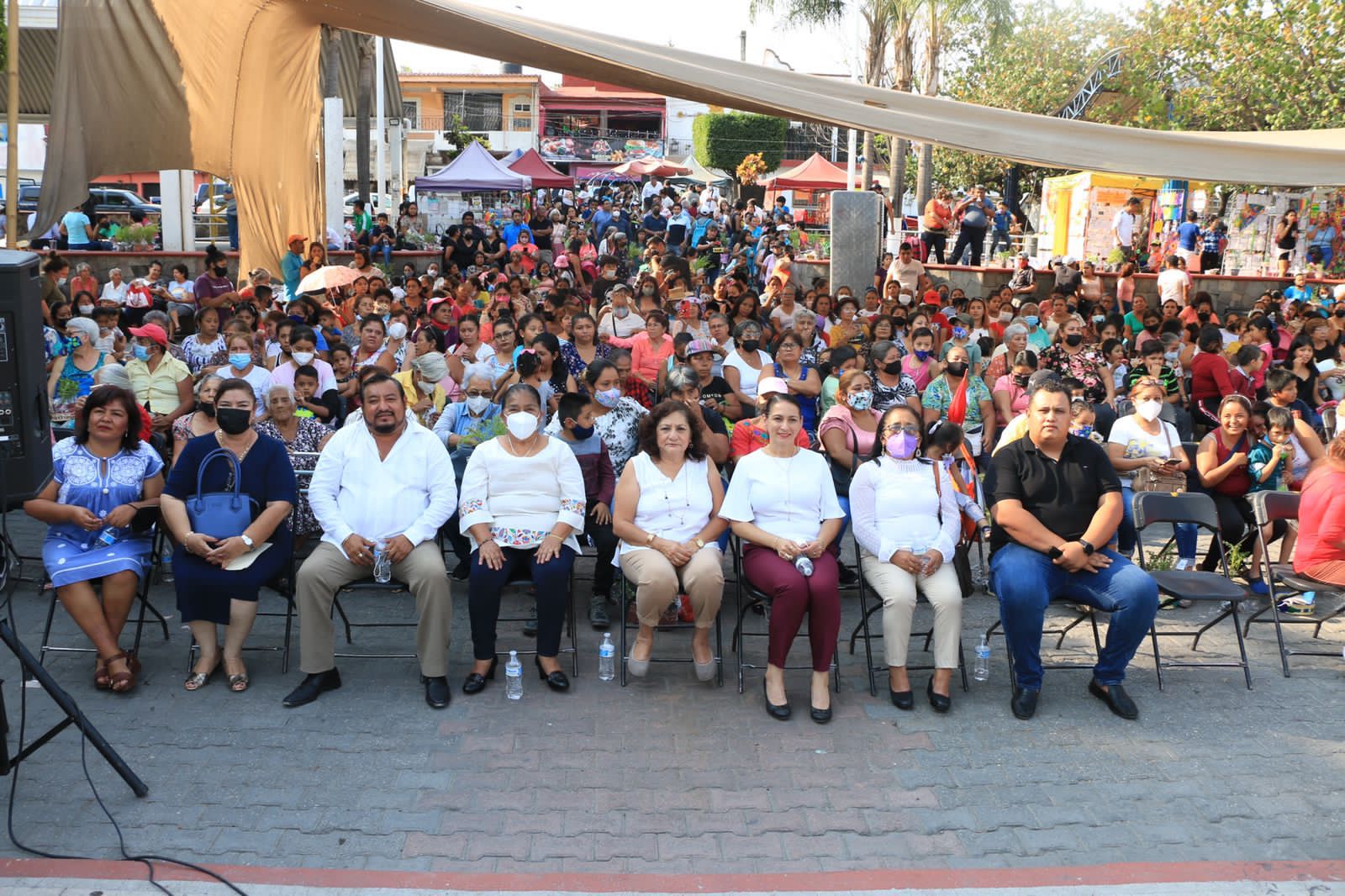 Festejan a las mamás en la plaza Solidaridad de Temixco