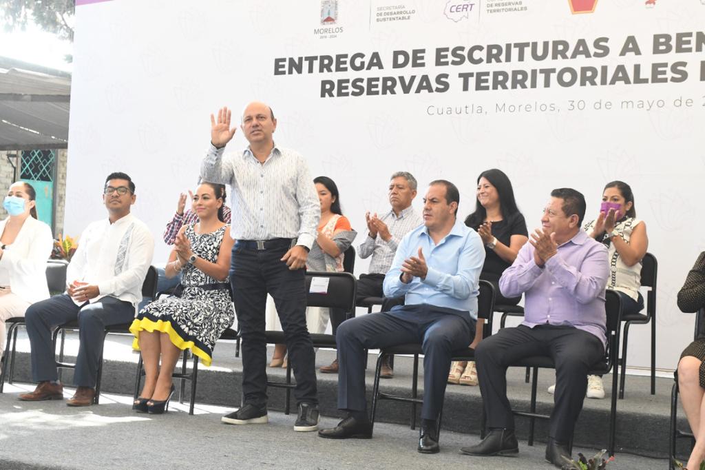 Es testigo Rodrigo Arredondo de la entrega de escrituras de bienes de reserva territorial