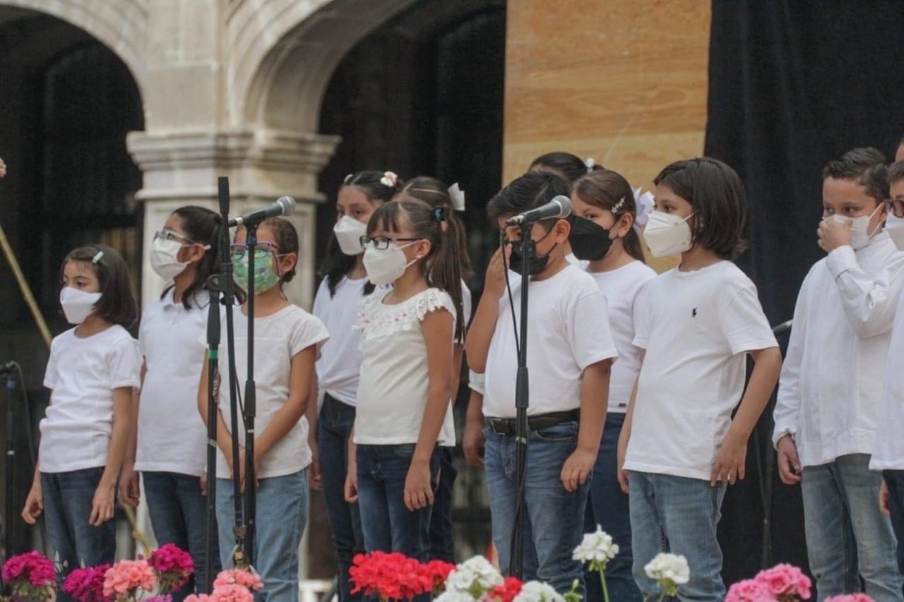 Celebran a las mamás en el Zócalo de Cuernavaca