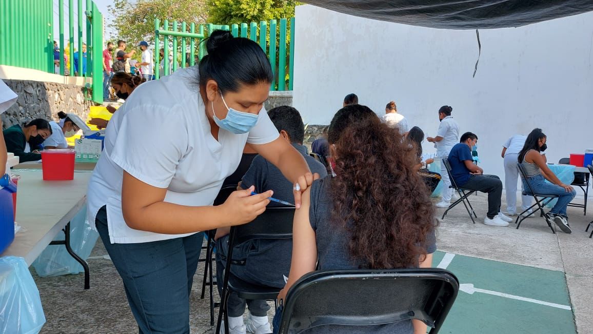 Llaman a adolescentes de Morelos a vacunarse contra la COVID-19