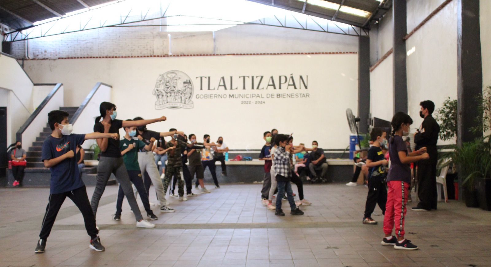 Enseñan defensa personal a la niñez de Tlaltizapán