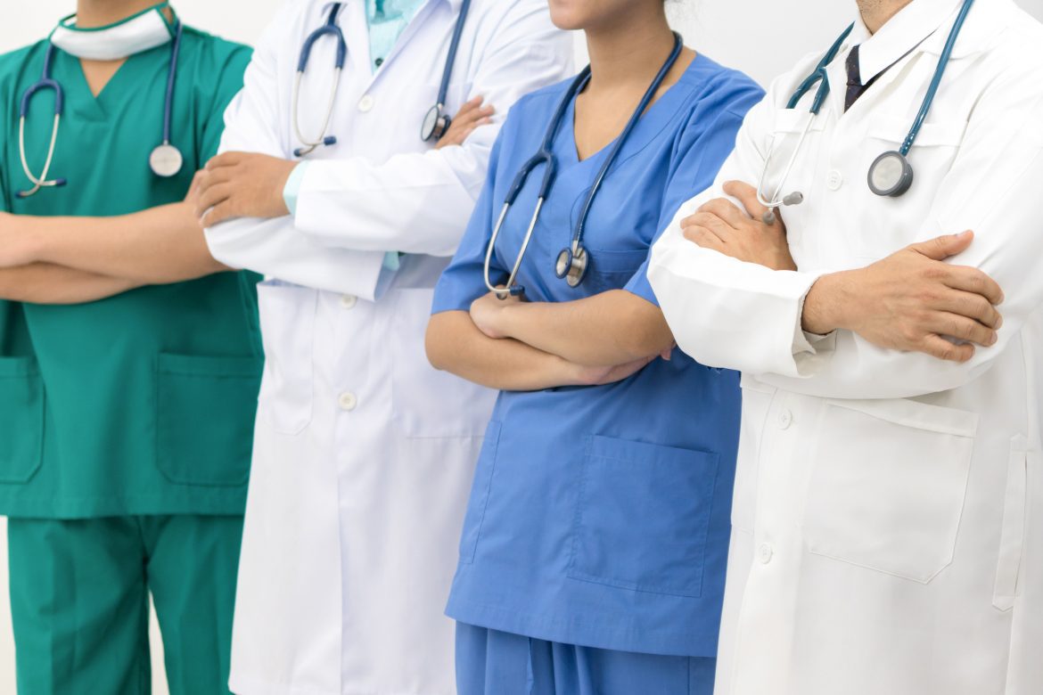 Abren convocatoria para contratación de médicos especialistas en México
