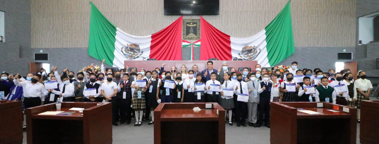 Niñas y niños tomaron los curules del Congreso de Morelos