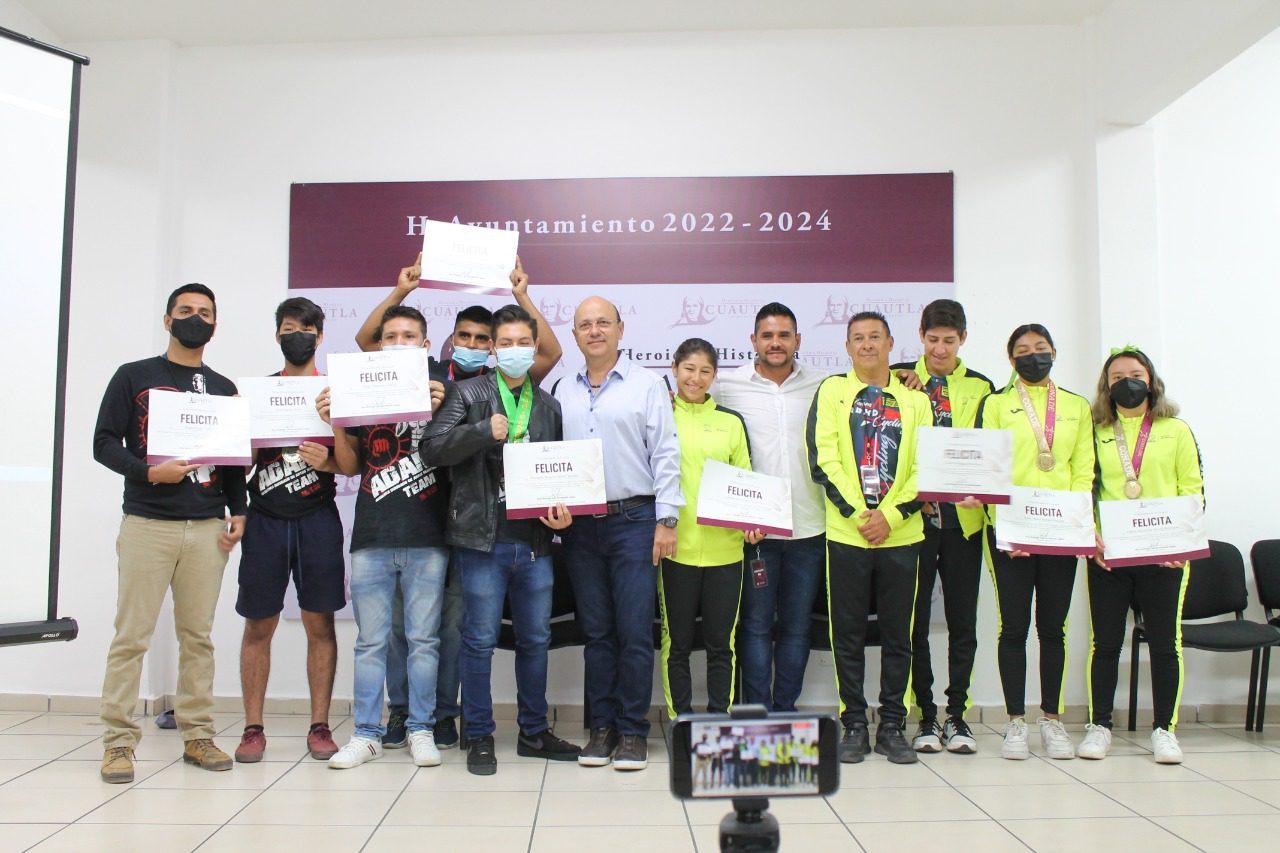 Reconoce alcalde de Cuautla a deportistas destacados que participaron en los Juegos CONADE 2022 y campeonato nacional de Mauythai