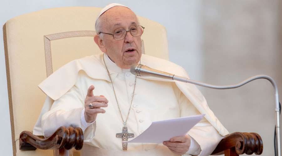 Papa Francisco niega renuncia al pontificado por problemas de salud