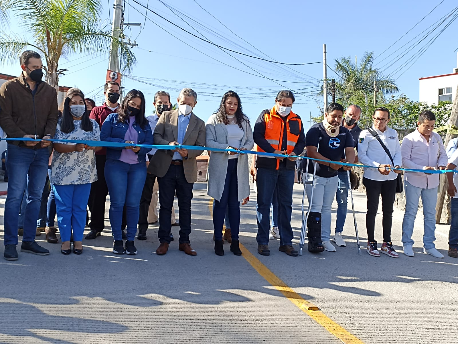 Inaugura José Luis Urióstegui reparación de la calle Ejido en Acapantzingo