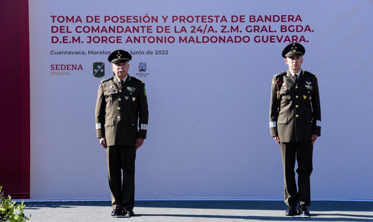 Asiste Cuauhtémoc Blanco a la toma de posesión del nuevo comandante de la 24/A Zona Militar