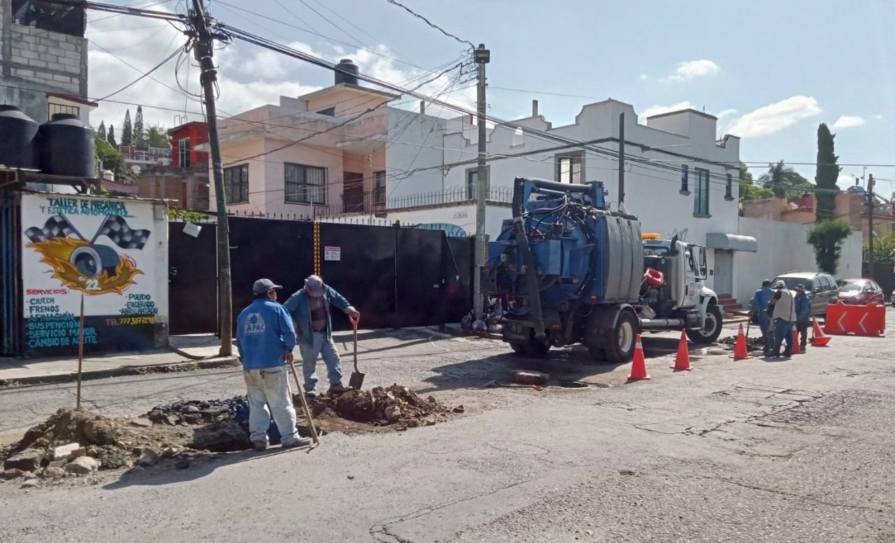 Sustituyen drenaje en Lomas de Cortés, Cuernavaca